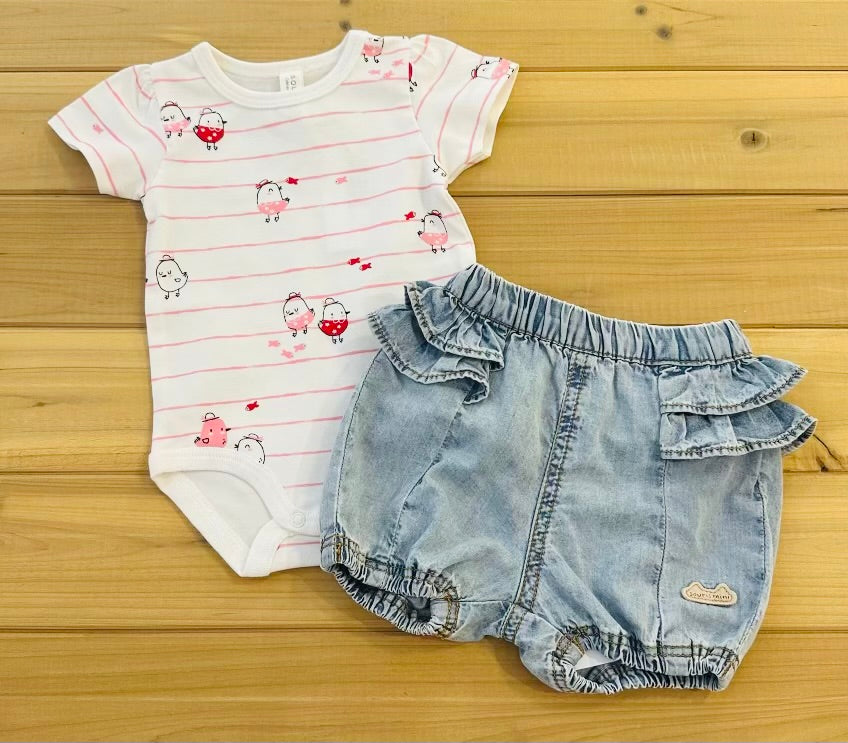 Pale blue short in denim with ruffles
